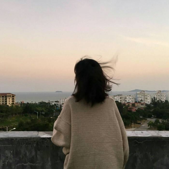 去男朋友家吃饭,不小心把他爸爸珍藏的酒打碎了,被