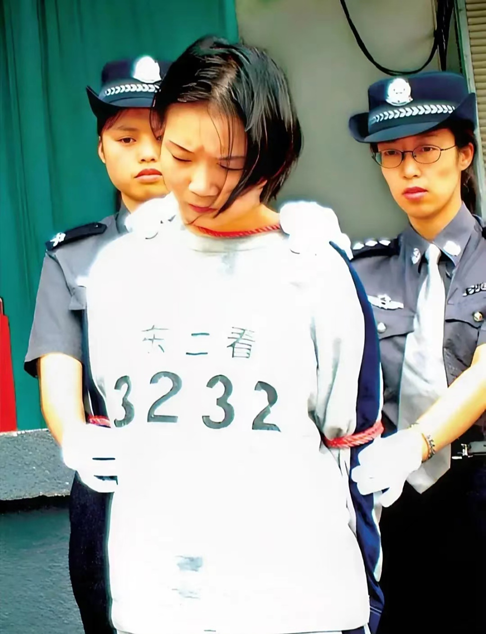 2004年,27岁的吴艳辉在广州东莞即将被执行死刑时的情景.