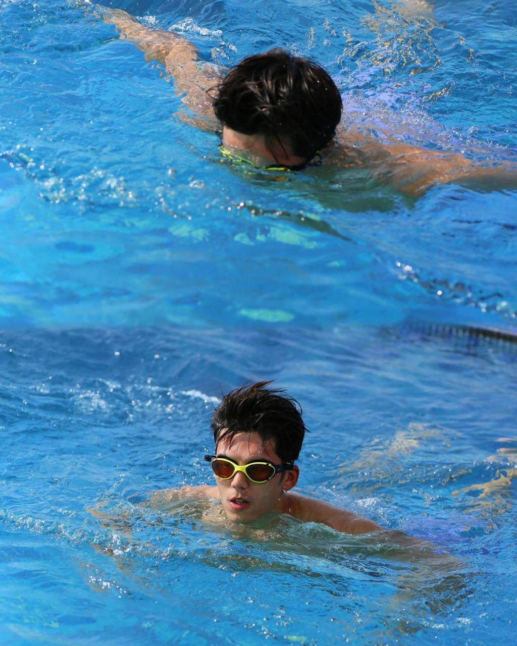 清纯黑皮帅哥夏日泳池写真#体育生