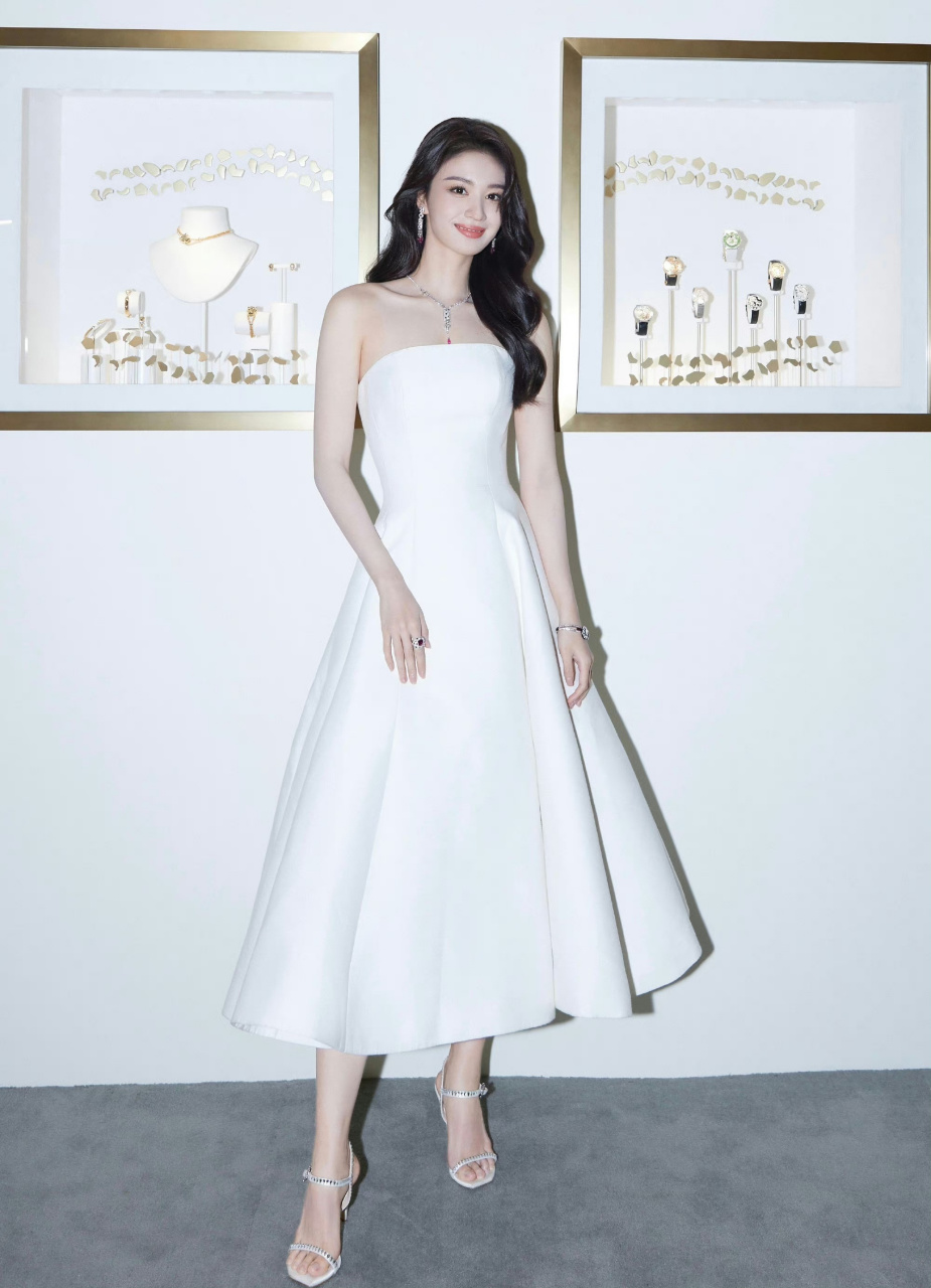 王楚然白嫩的美脚丫