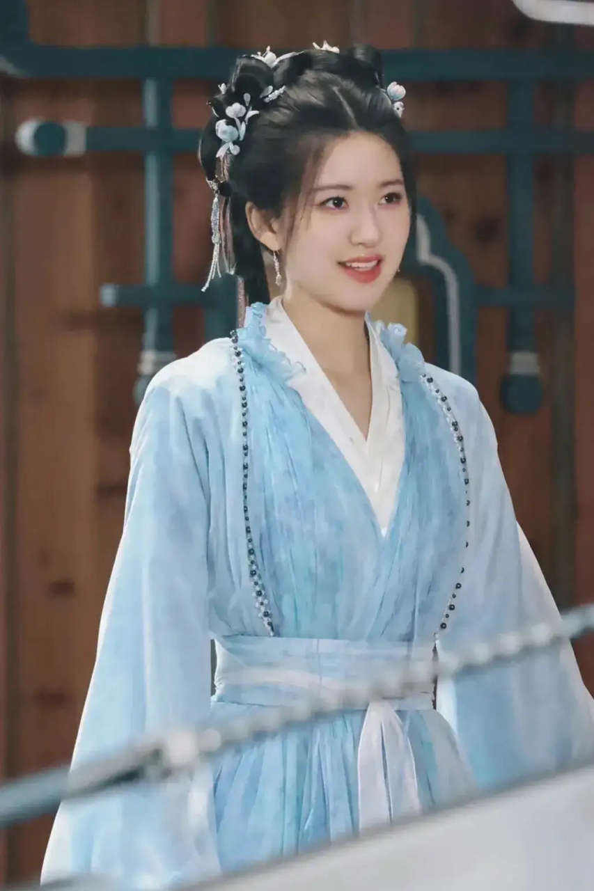 这竟然是赵露思最新剧照曝光……! 网友直呼太像赵丽颖了吧!