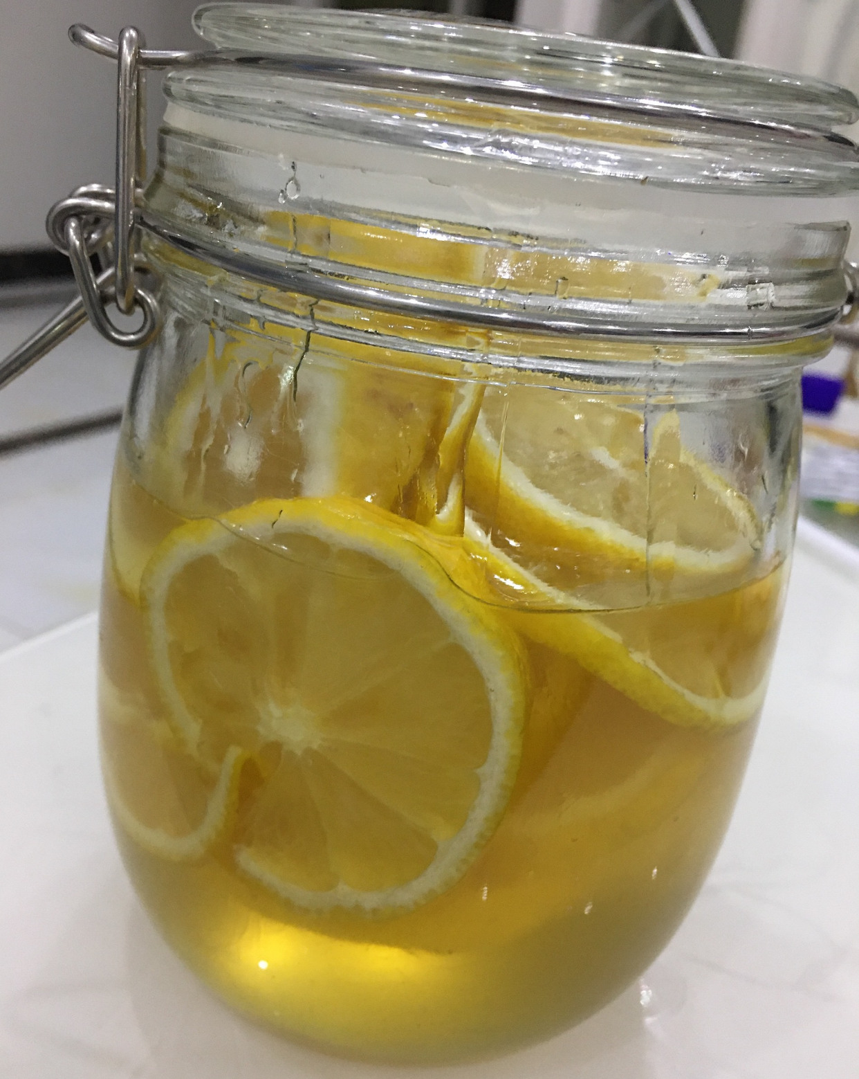 蜂蜜柠檬水美容养颜还能减肥哟