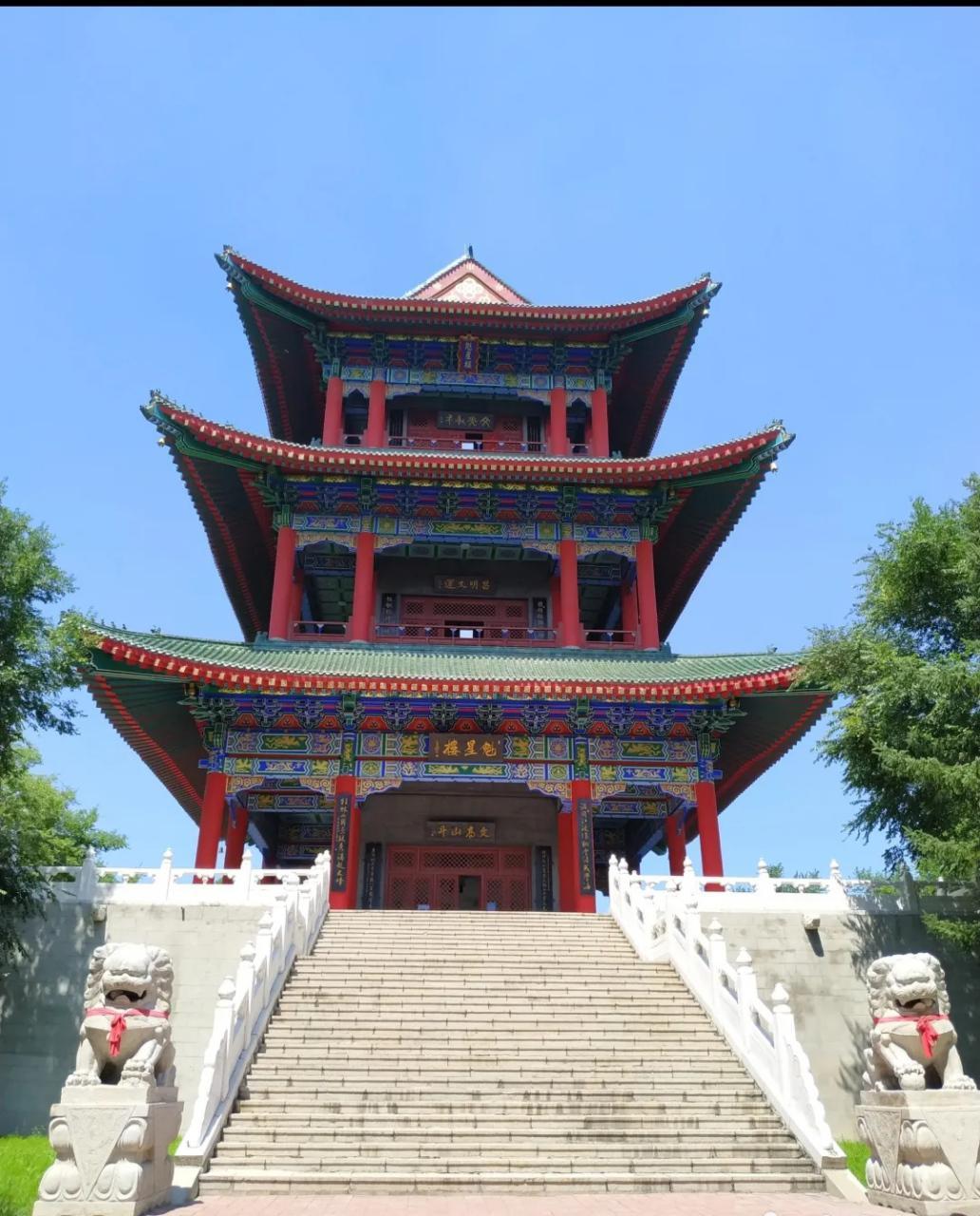 哈尔滨"双城堡魁星楼"始建于清光绪19年(公元1893年),坐落于东南隅(原
