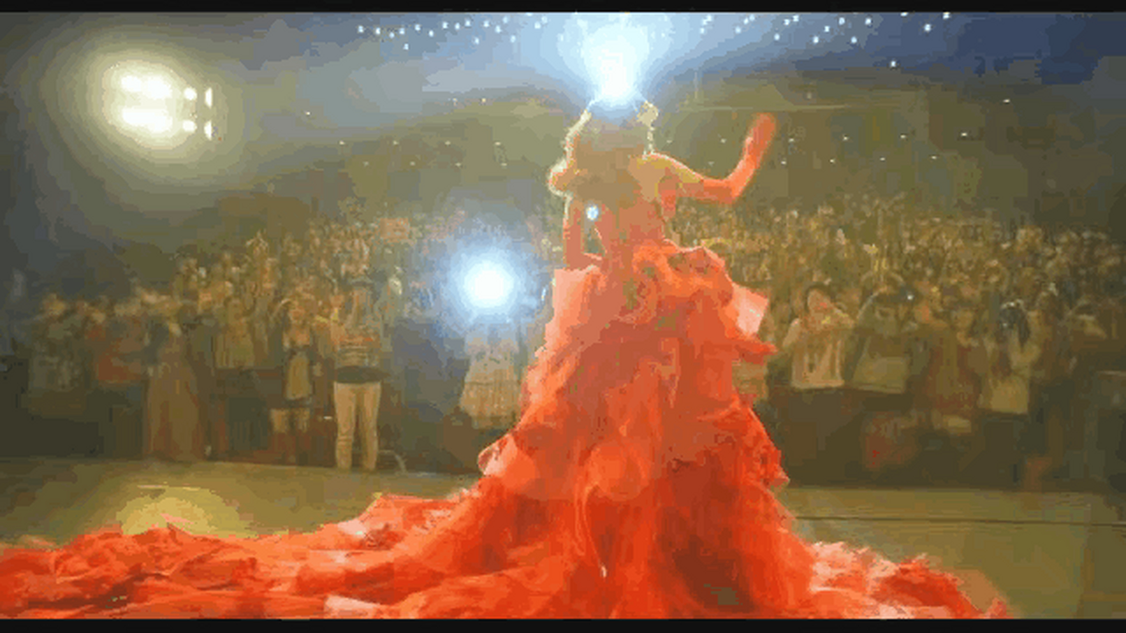 电影《狼狈》又肥又丑的莉莉子原本在专供有"肥妹廦"人士寻欢的夜店内