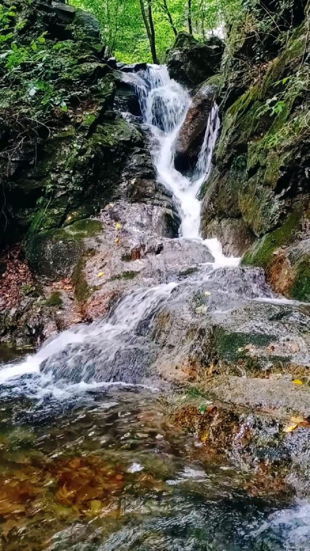 岫岩石湖瀑布图片