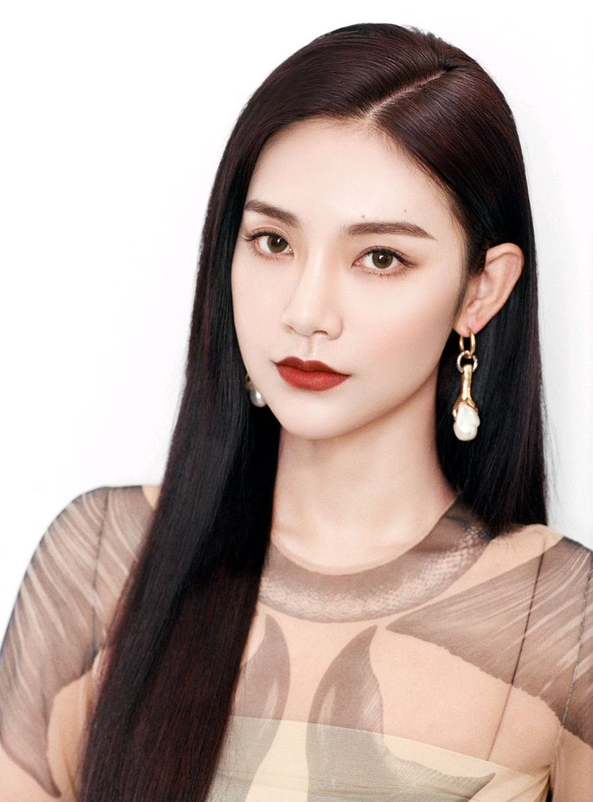 时尚优雅的曾可妮