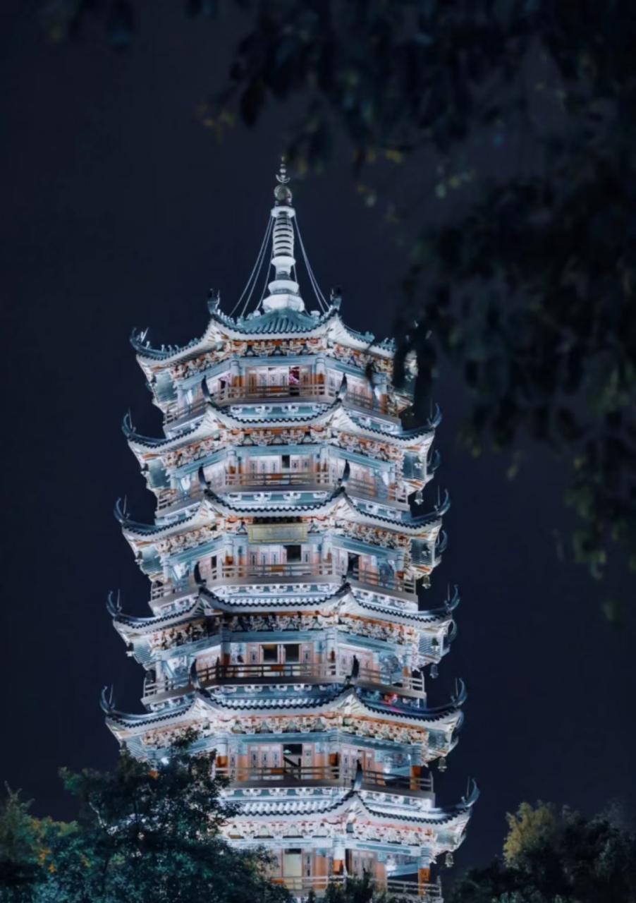 91 91  来桂林 67总要来拍一次桂林日月双塔92 92