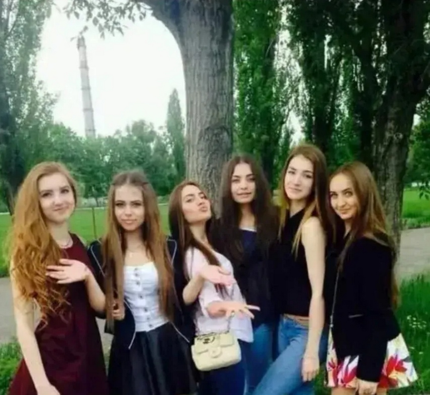 这4个国家都是女性比男性多的国家,其中越南男女比例可以称得上失调