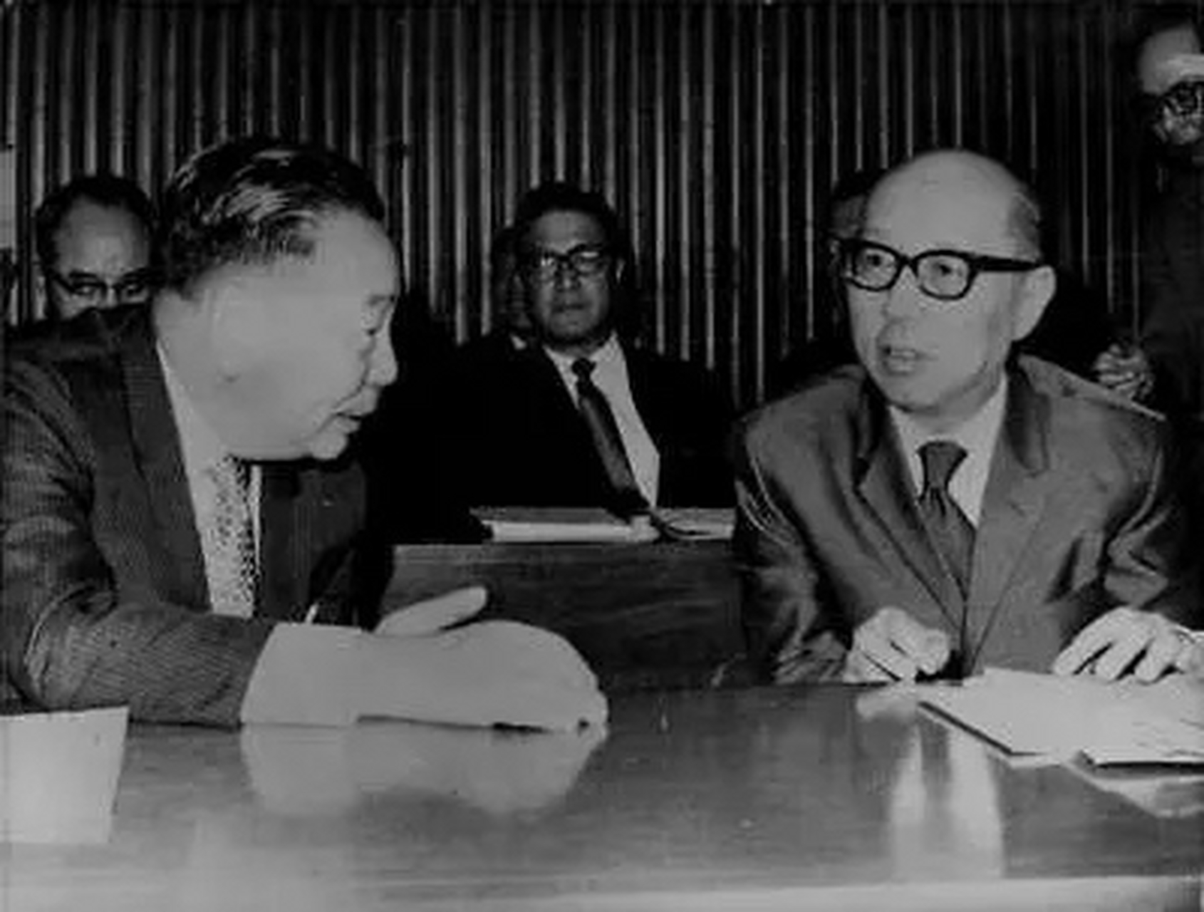 两蒋中间人:#历史老照片# 严家淦