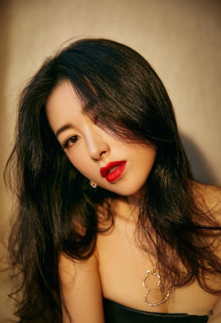 朱珠,1984年7月生于北京,祖籍浙江临海市,身高166cm,内地青年演员