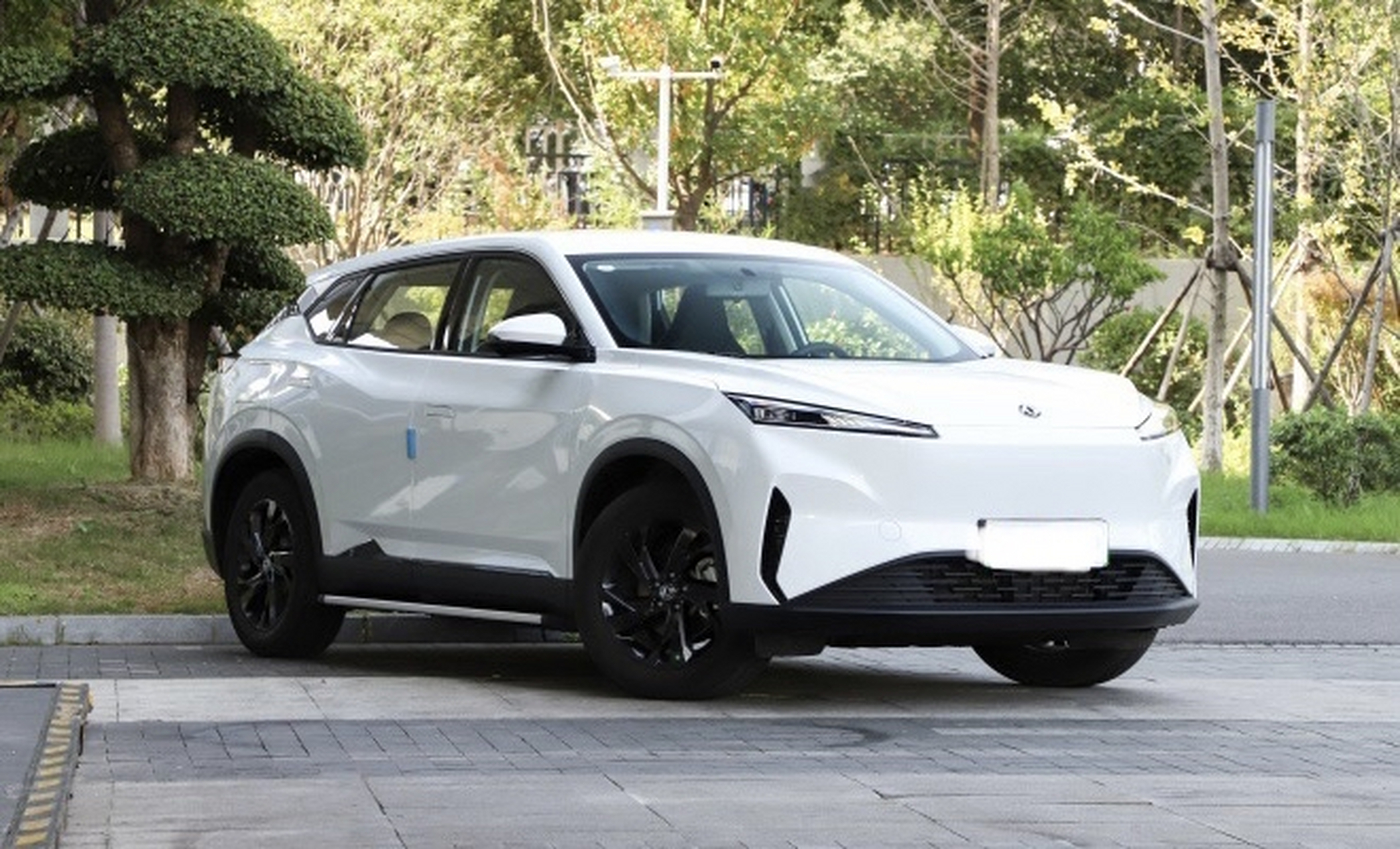 10月30日,东风风神sky ev01正式上市,共推出四款车型,售价区间为12.