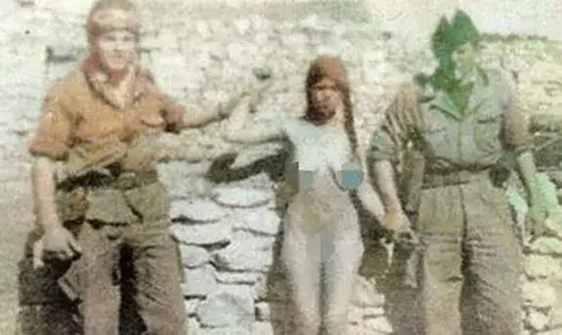 1958年,阿尔及利亚独立战争时期,一名少女被法军胁迫