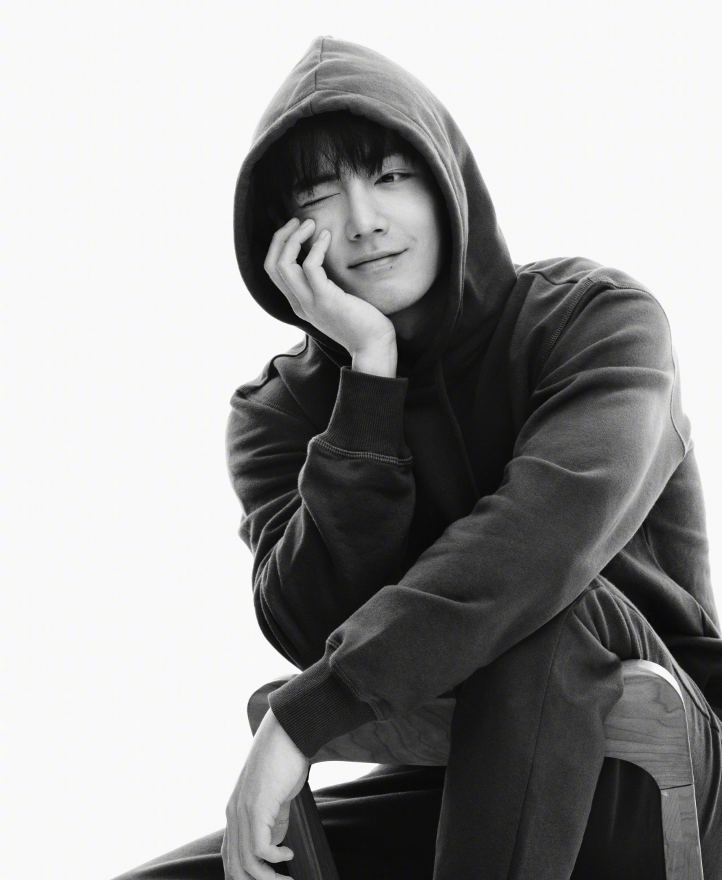 肖战时尚先生四月刊#  我不知道怎么形容此刻的心情,但我会把肖战的