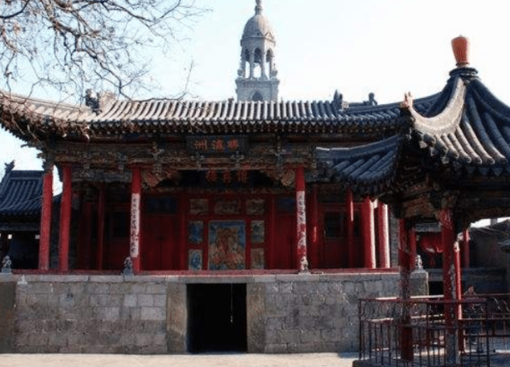 坐落在河津市郊的九龙庙,是著名历史景观,处处充满着文化与典故