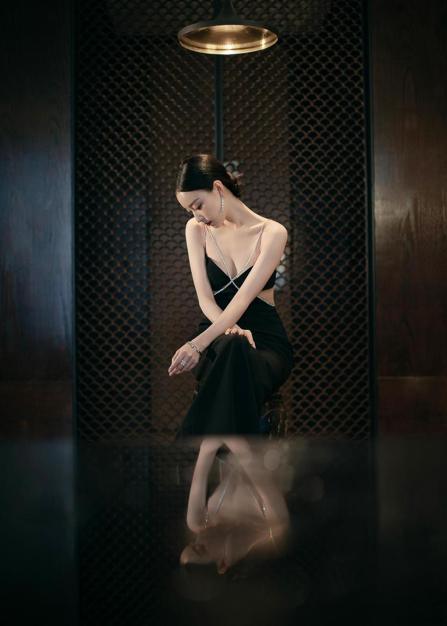 倪妮 露背装写真,美出了新高度!#倪妮# #一起创作吧第二期