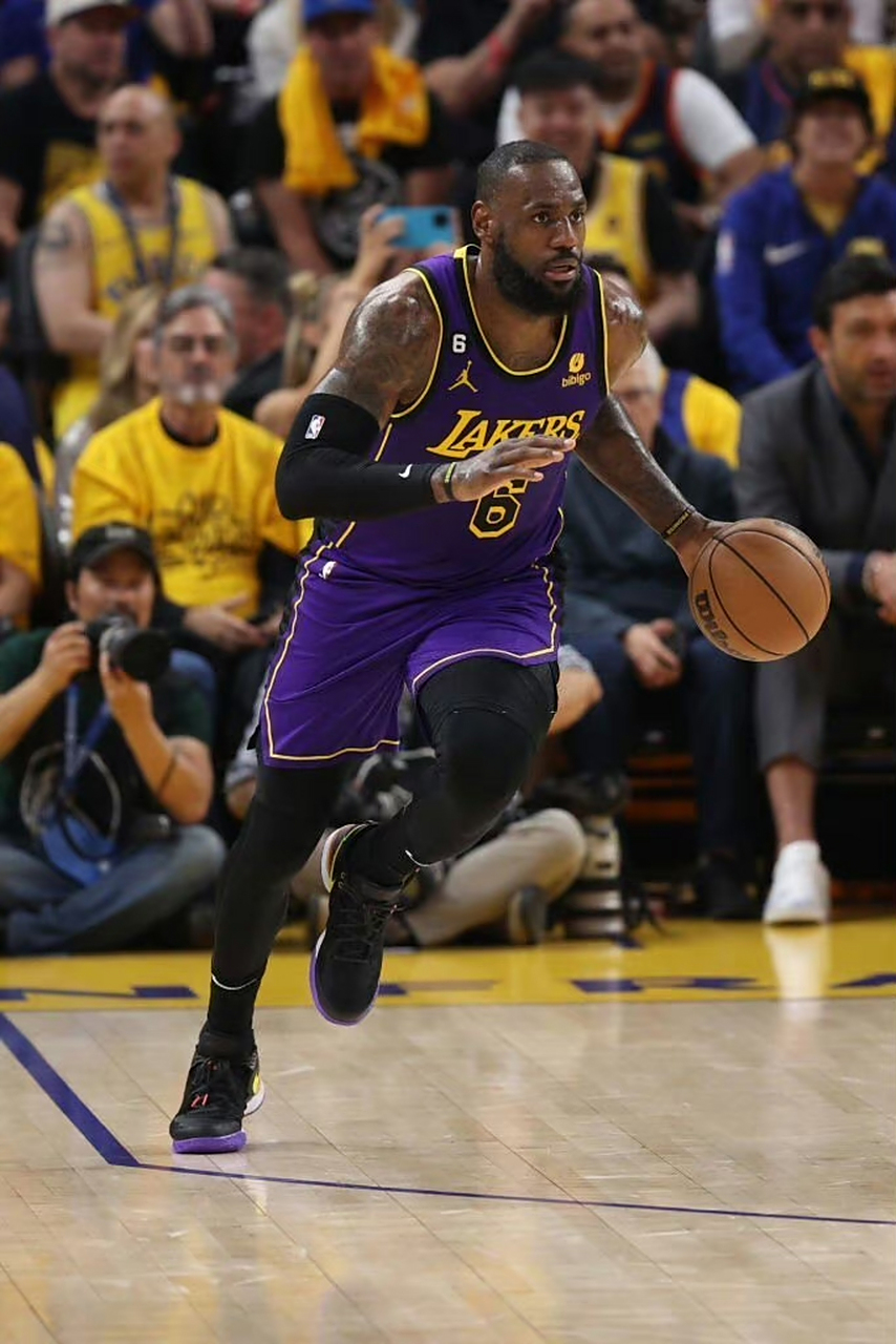 勒布朗詹姆斯上脚nike zoom lebron nxxt