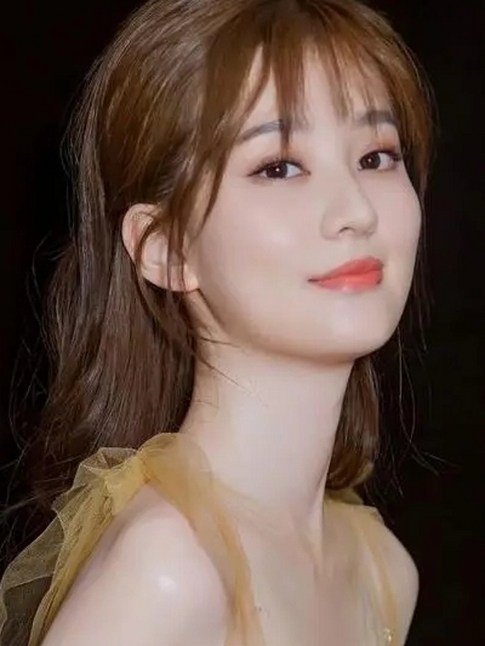 女演员是乔欣也是备受大家喜欢,,她的表演技巧精湛,优雅容貌,特别积极