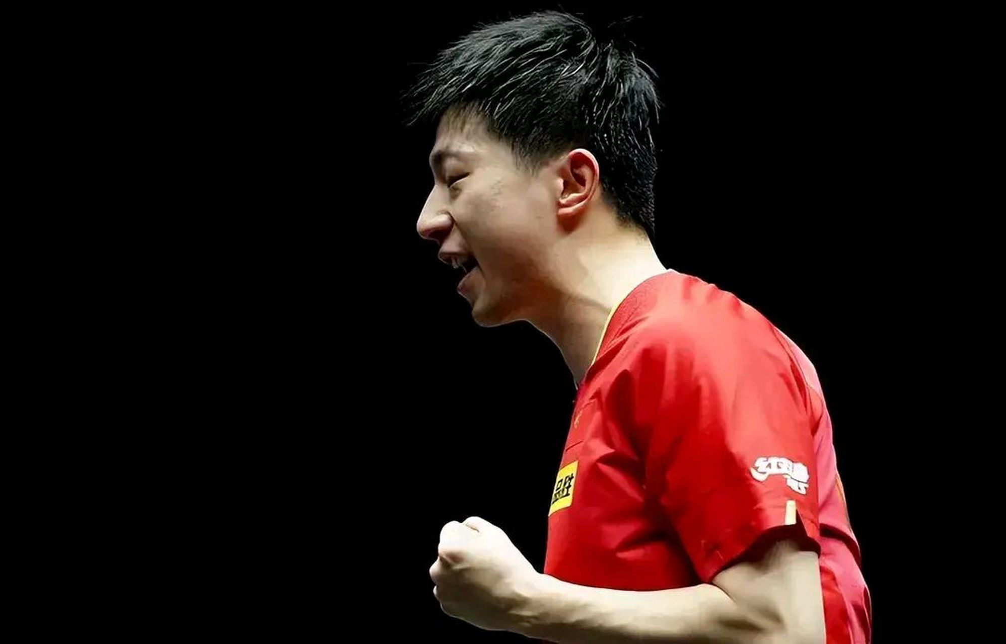 昨天看马龙大战法国的勒布伦,感觉艾利克斯·勒布伦打球有两个动作怪