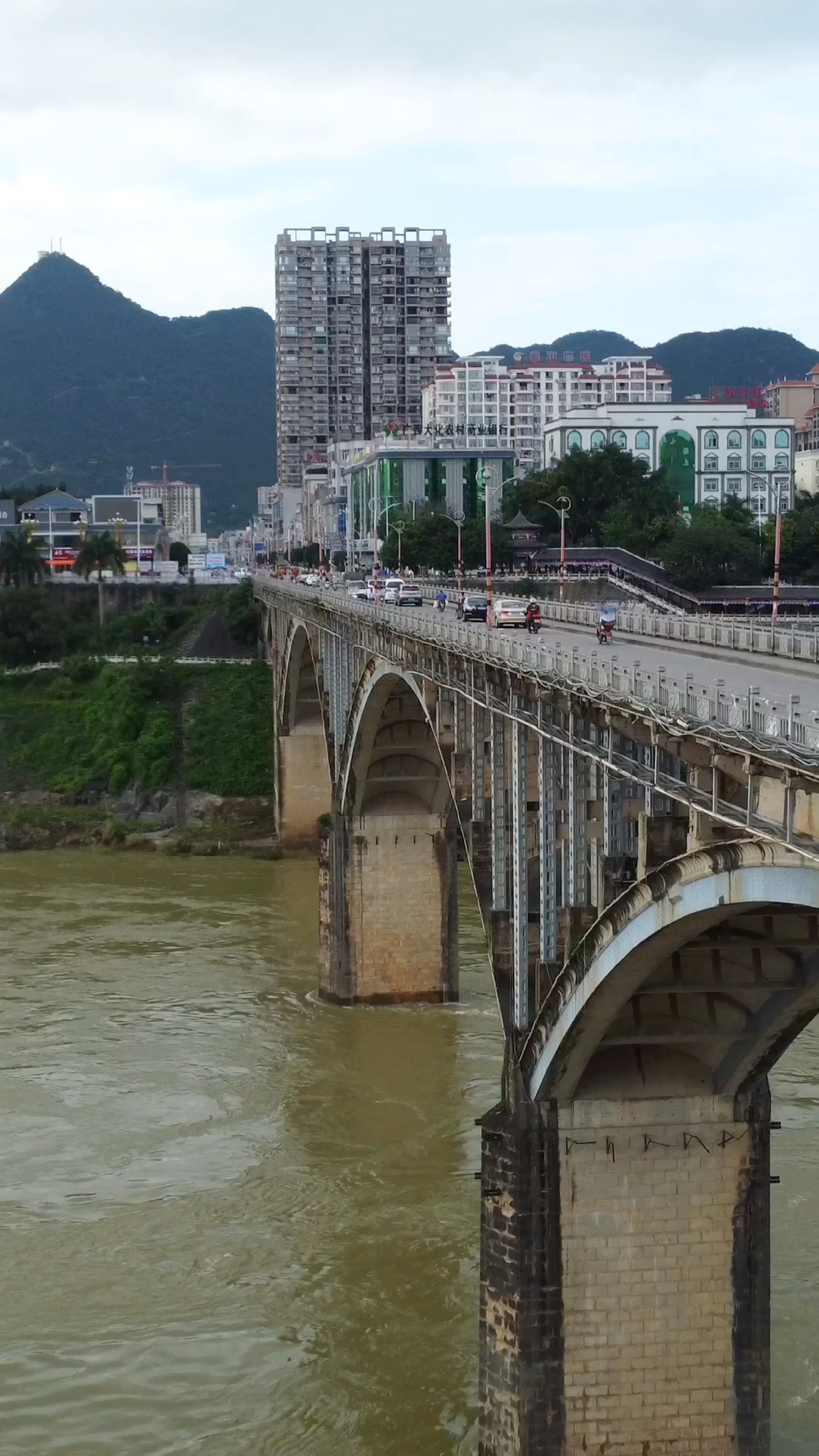 航拍大化一桥它默默承担最繁忙的角色堪称最受委屈的桥梁