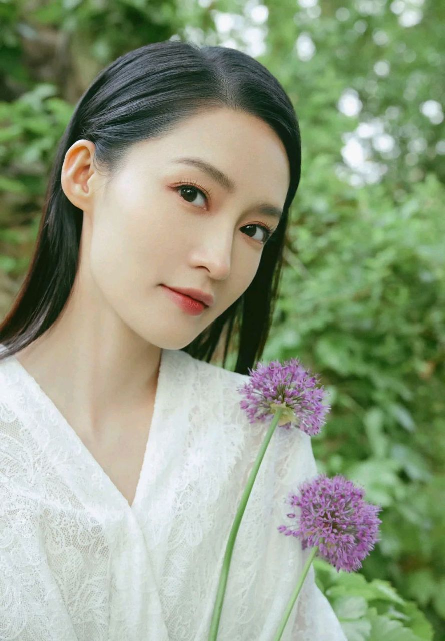 李沁轻纱绿装,甜美动人#时尚穿搭# #李沁# #性感美女