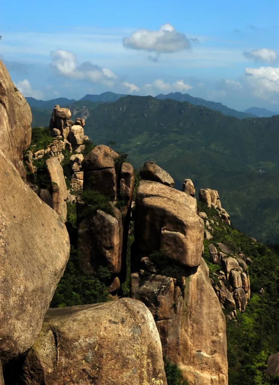 看亚运游杭州# 在浙江乐清境内,有这样一座充满神话故事的山——白 