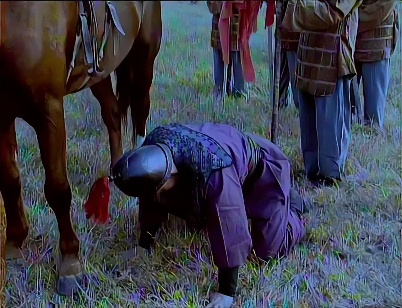 俗语:"再饿莫吃坟前供,再累莫坐人肉凳",人肉凳指的是什么?