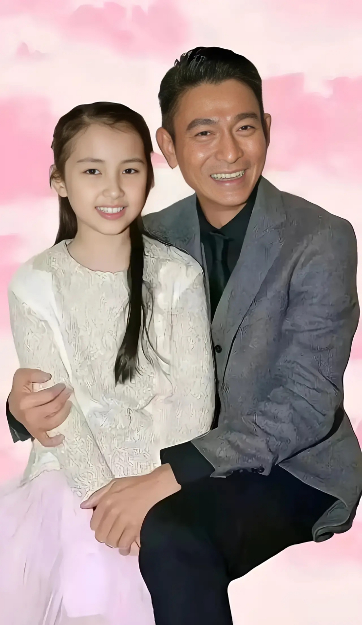 刘德华的女儿刘向蕙已经年满10岁,时间过得飞快.