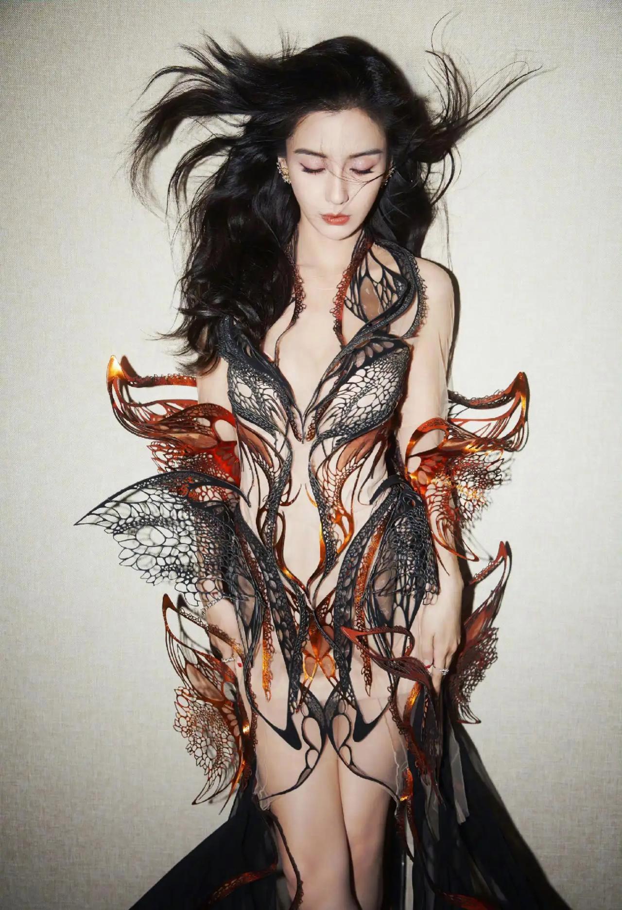 杨颖「angelababy」时尚芭莎造型美到爆炸