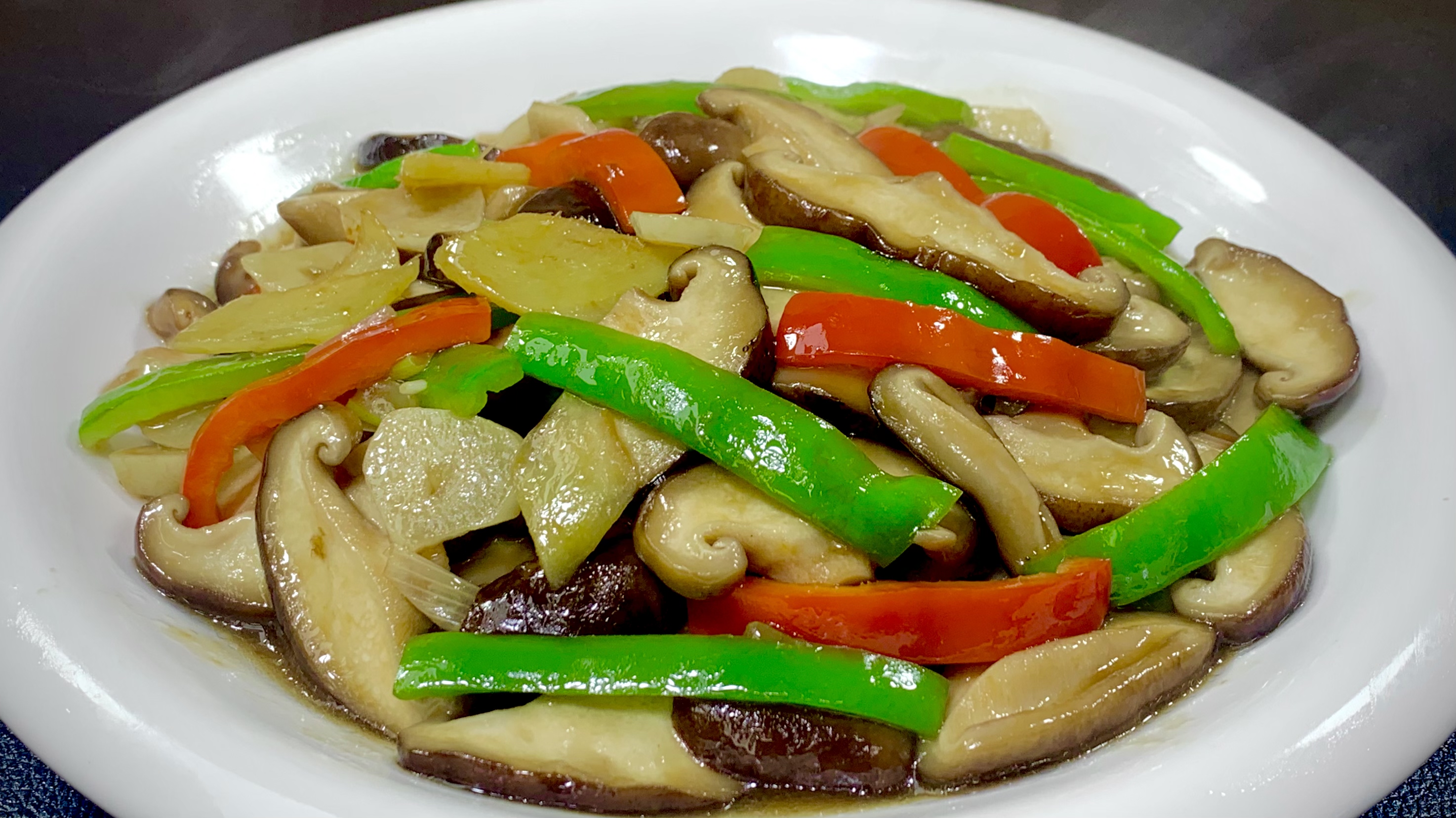 香菇这样炒才好吃，鲜香滑嫩又入味，大厨分享正确步骤，太下饭了