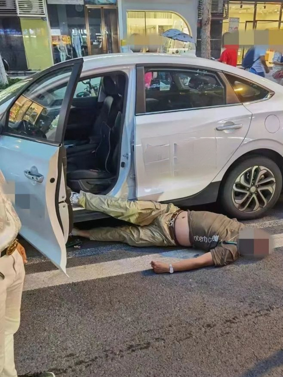 40岁网约车司机深夜猝死,连续出车24天!