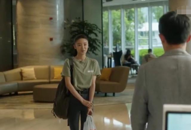 《三十而已》林有有全剧都只穿牛仔裤,不为别的,看腿就知道了