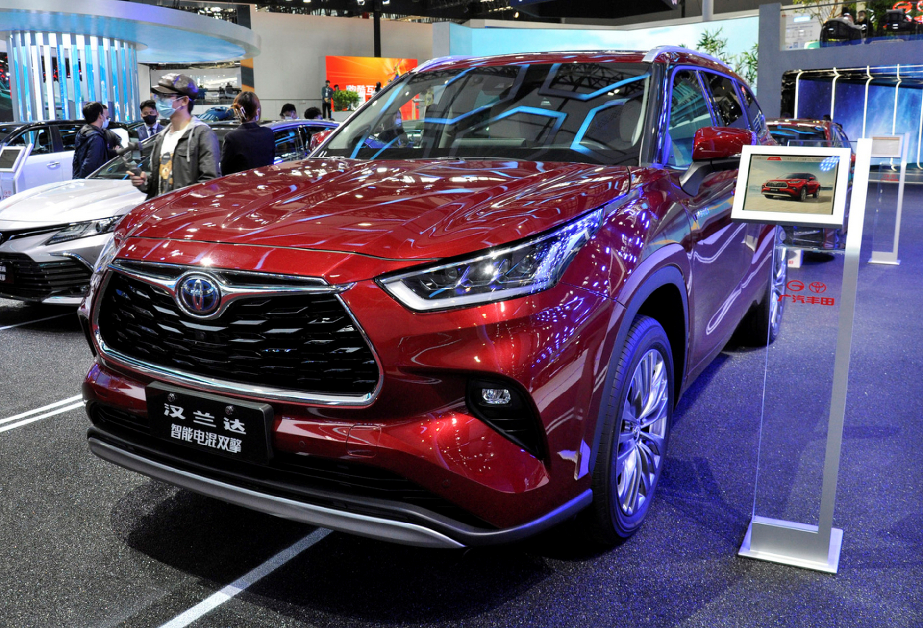 广汽丰田汉兰达是一款经典的中型suv,虽然外观和科技配置看似跟不上