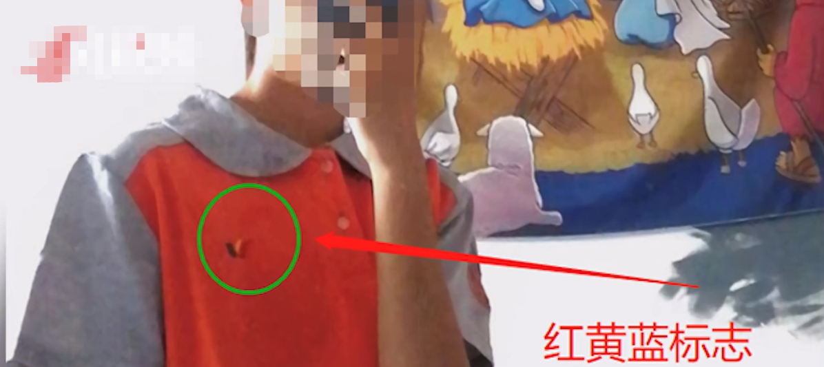 江西男幼师发男童闻脚照,涉事红黄蓝幼儿园声明:是玩耍无猥亵?