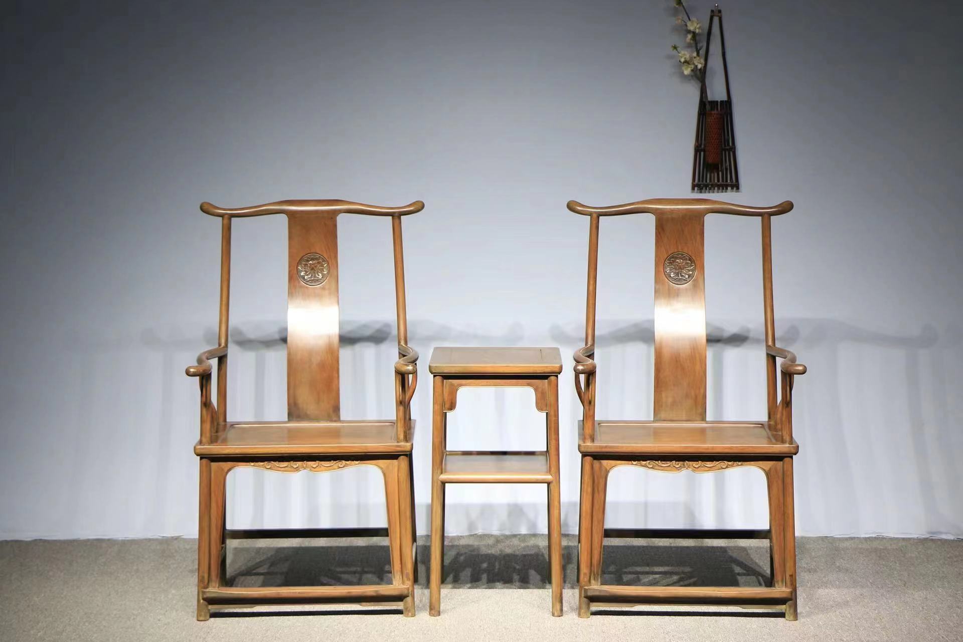 "坐"的身心健康 | 官帽椅 四出头官帽椅又被称为"北官",是一种搭脑和