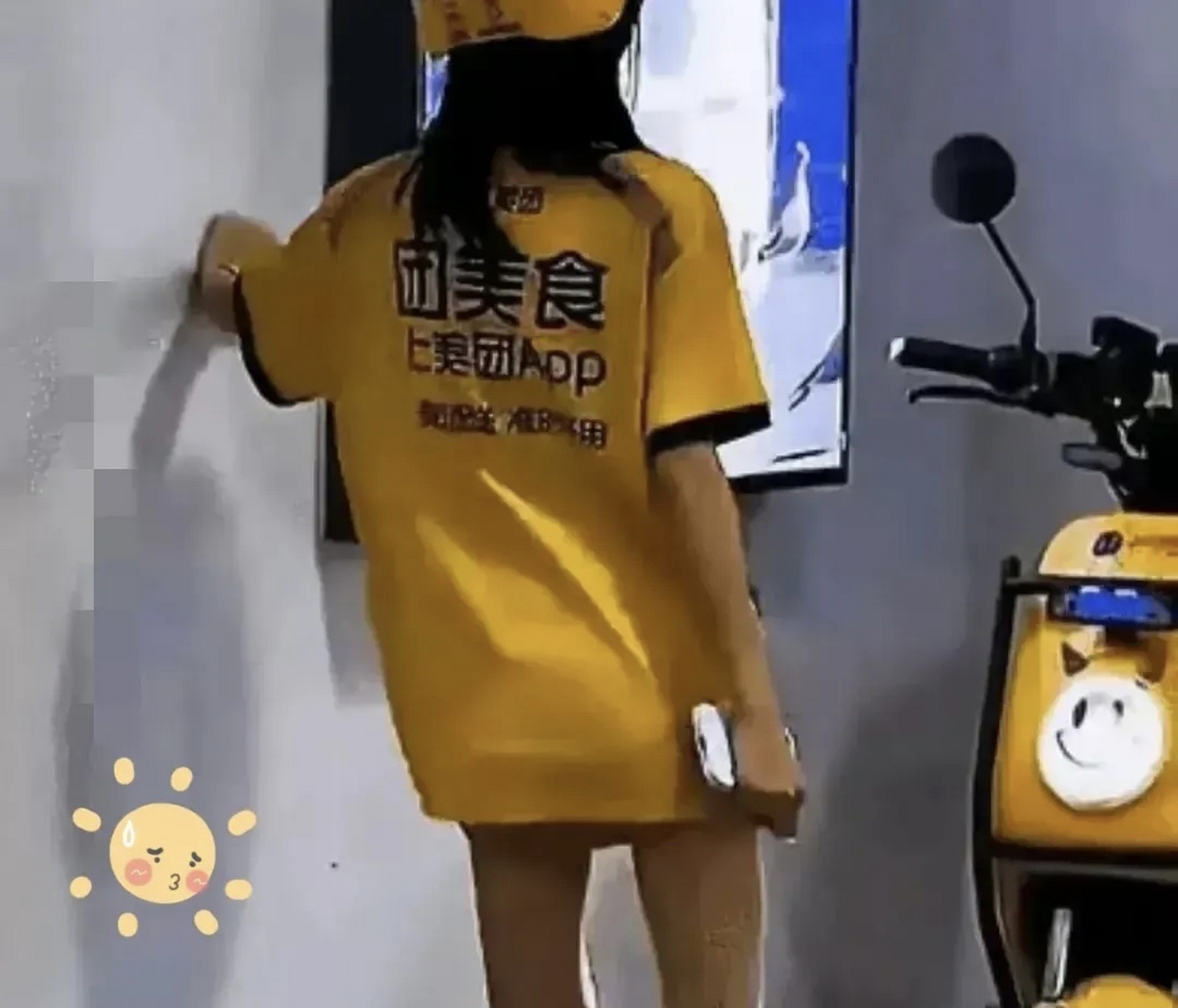 路遇一名美女骑手,累得扶墙而行,看着很心疼"……不得不说,这一届