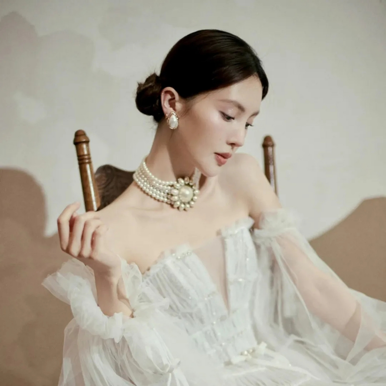 金晨这次的确想借助电影拿奖,为此她没少进行演技方面的营销.