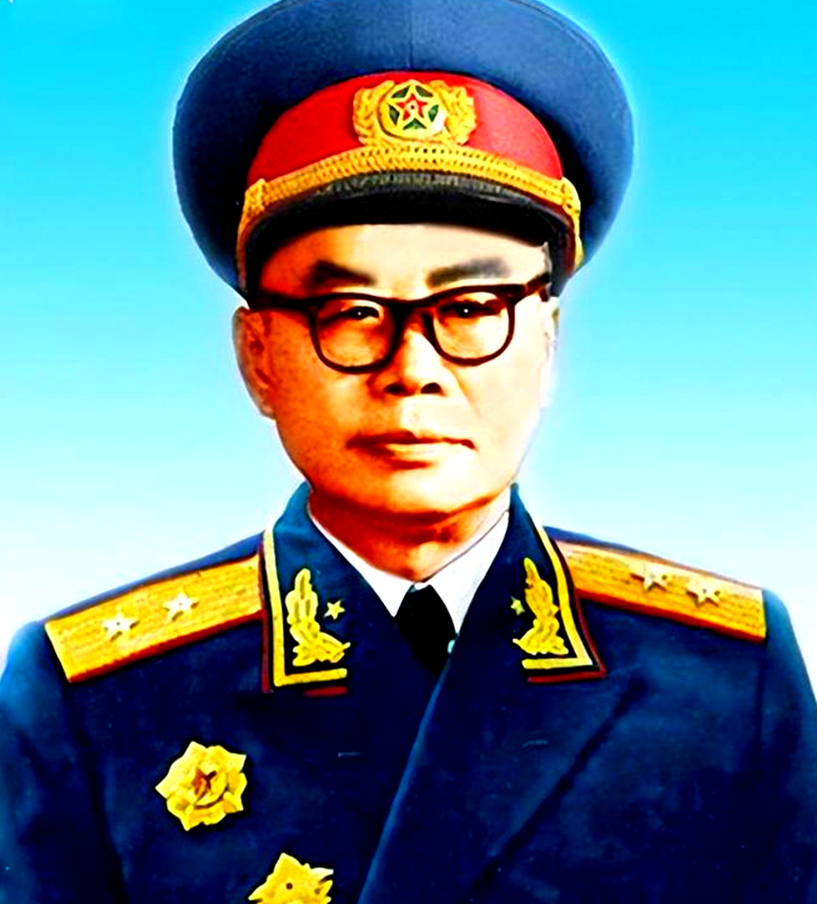 "王家烈听后感到非常尴尬,连忙说:"真是罪过啊!请将军给我从重处罚吧.