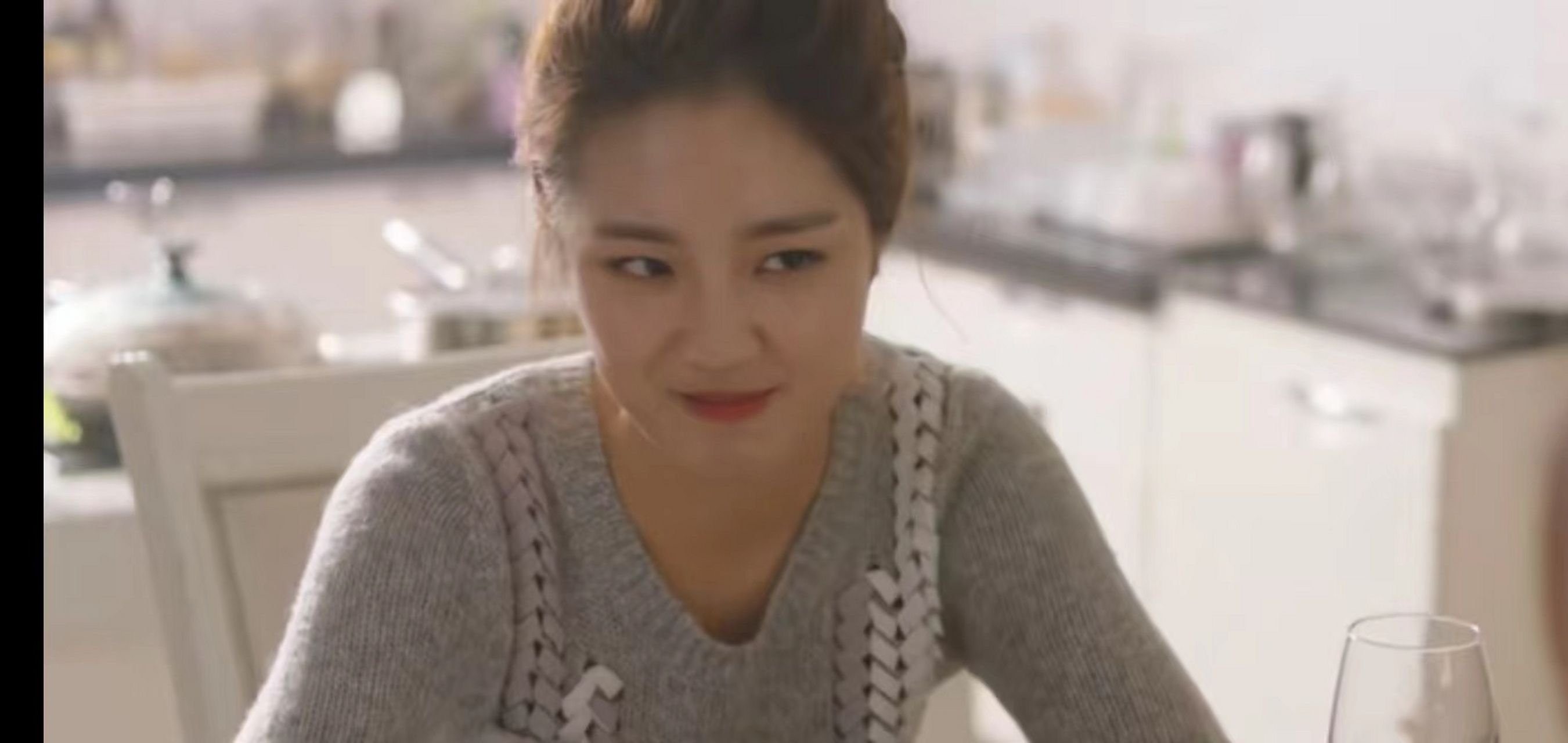 《左耳》,剧中许弋好不容易愿意为了夏米米而做出改变,不再等日花天酒