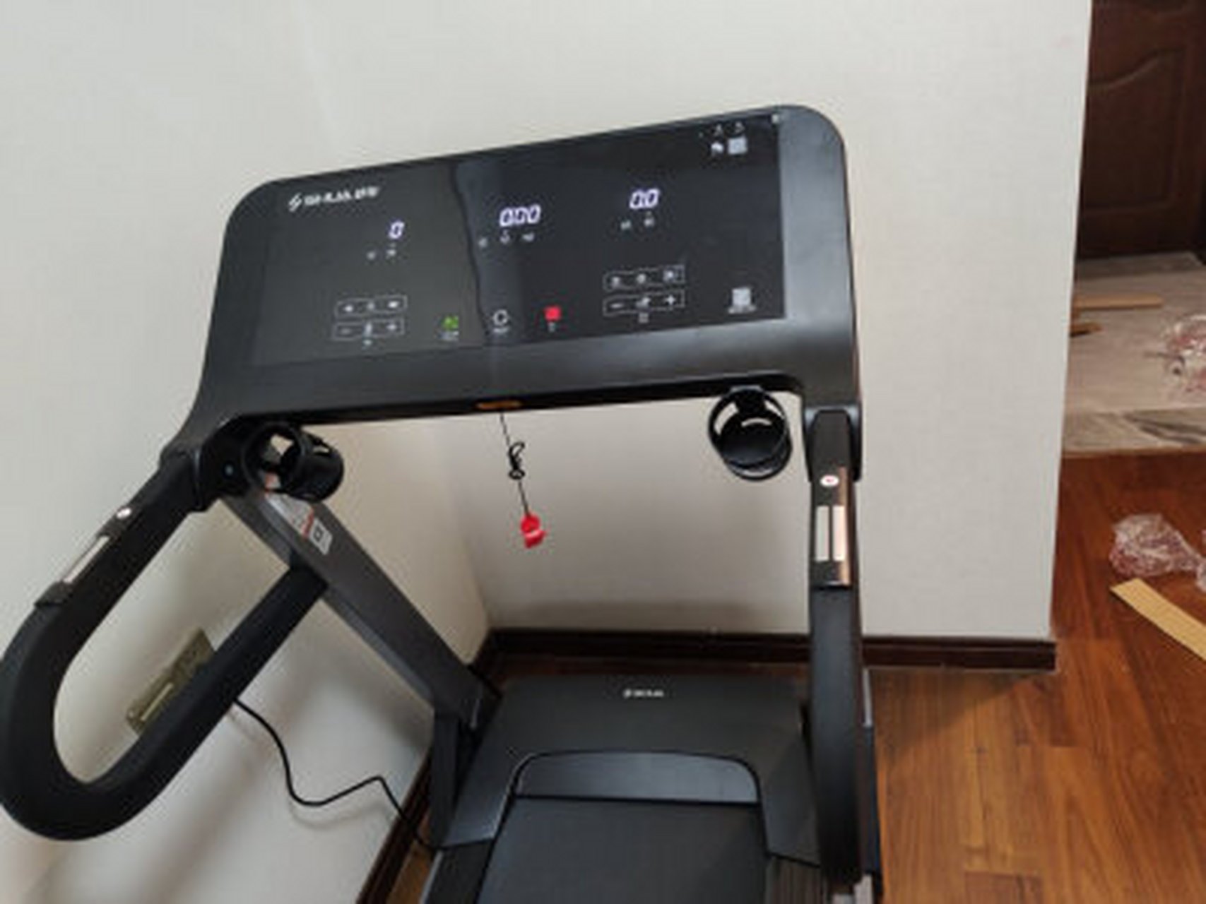 舒华跑步机e6和e7哪个好,舒华3900和9119哪个好  舒华e6也还不错,极其