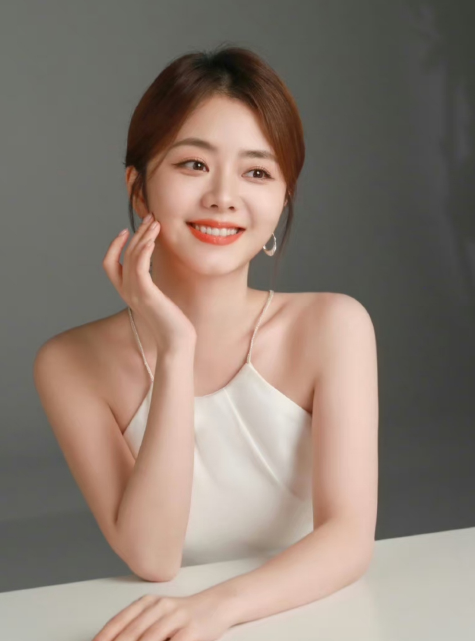 谭松韵接下新商务,工作室晒宣传片美照,迎面而来一股清新气息,谭松韵