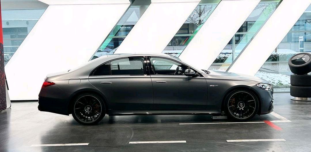 amg性能版奔驰s级亮相,双色车身,豪车范十足,加速不足5秒