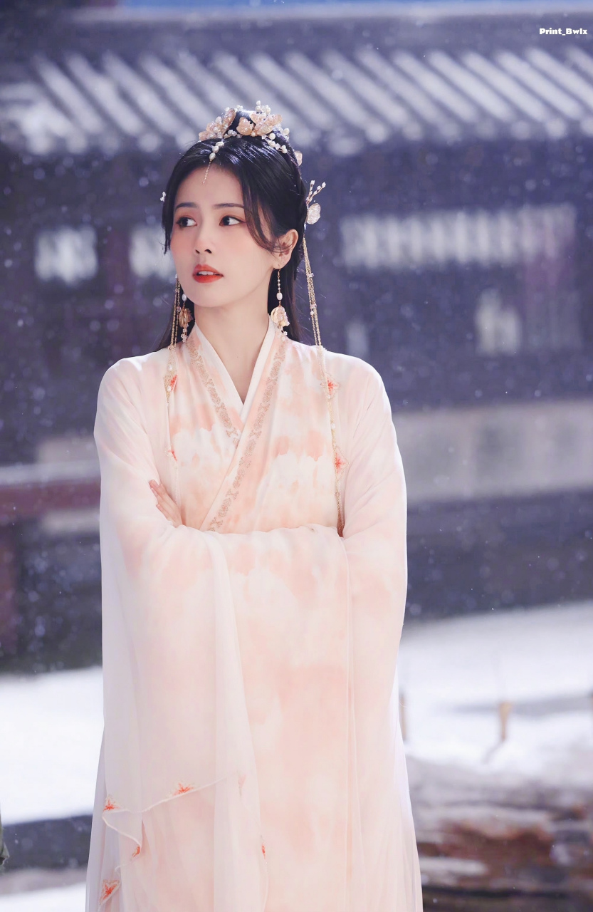 还是更喜欢白鹿的古装