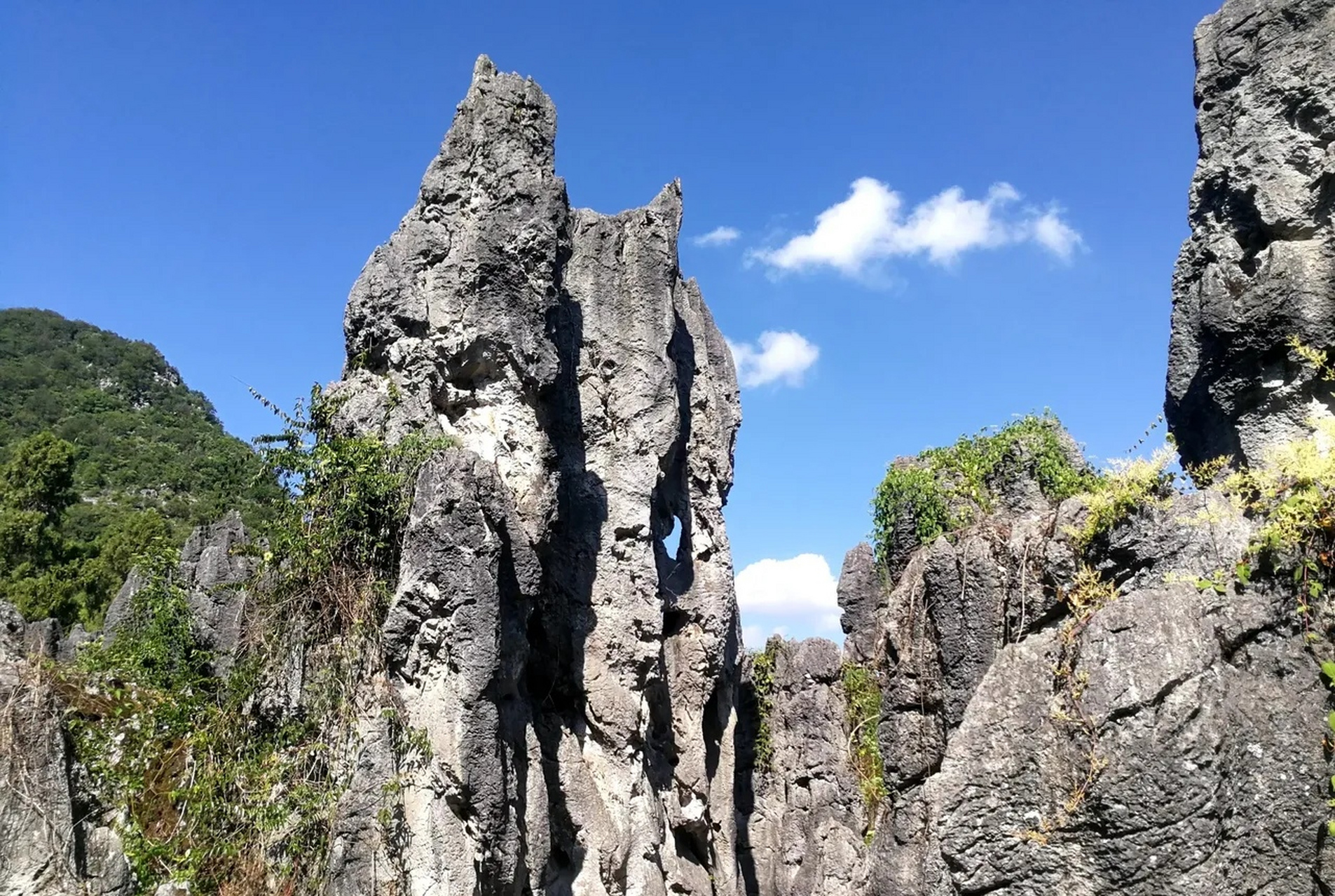 贵州兴义周边人少景美的小众景点～泥凼石林,何应钦故居和南龙布依古