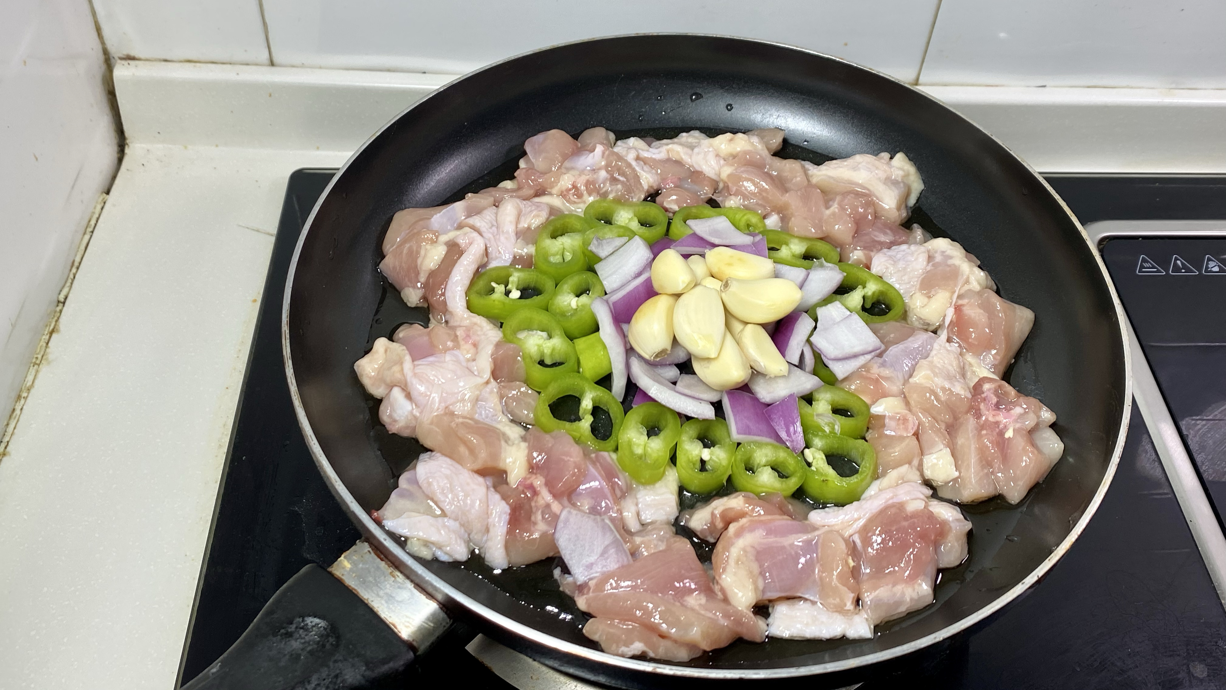 鸡腿别老是红烧了像我这样做吧,这样做比烧烤的烤肉还好吃