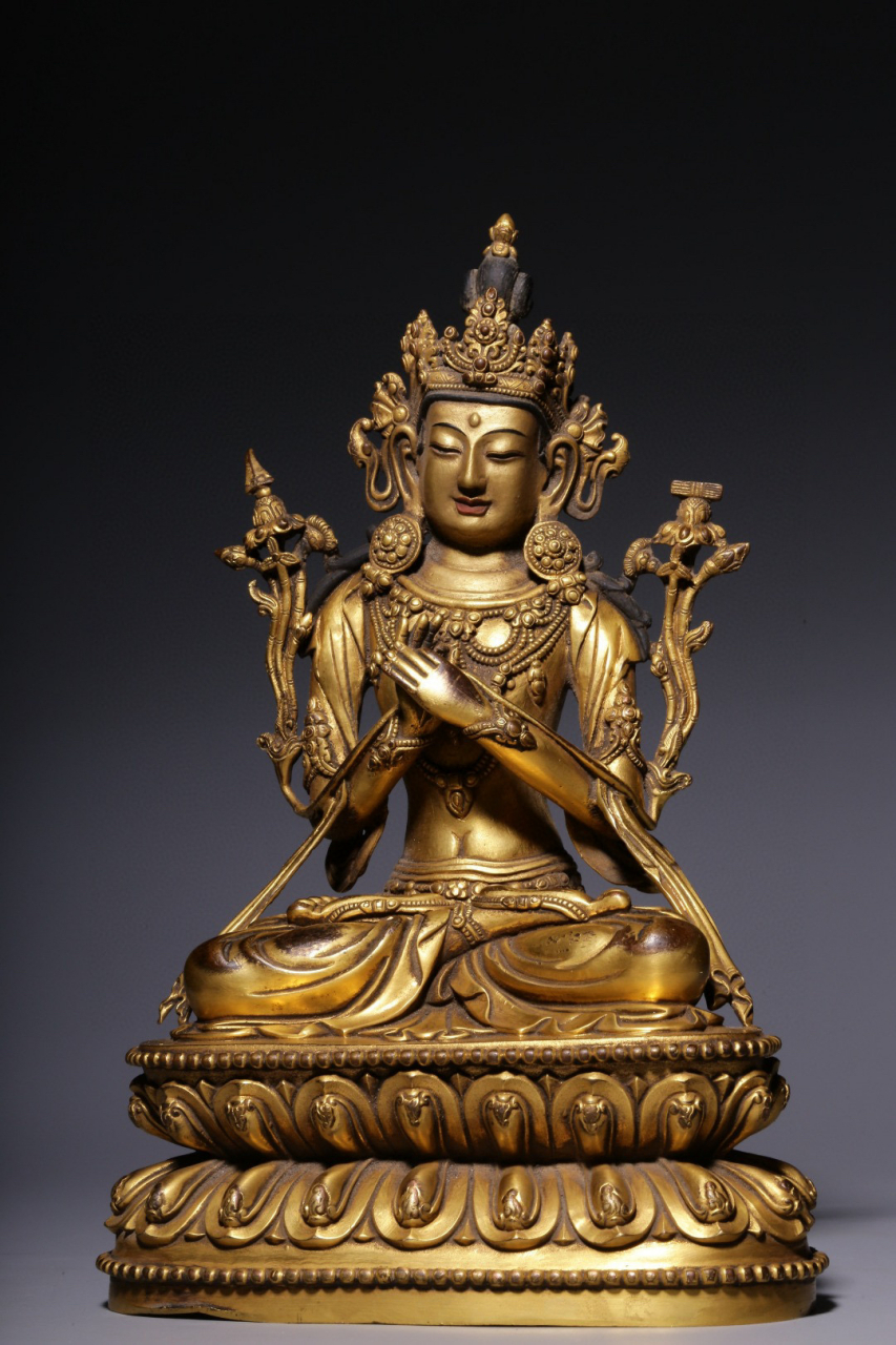 清代,铜鎏金文殊菩萨坐像 高23.5厘米,长15厘米,宽10厘米,重1702克