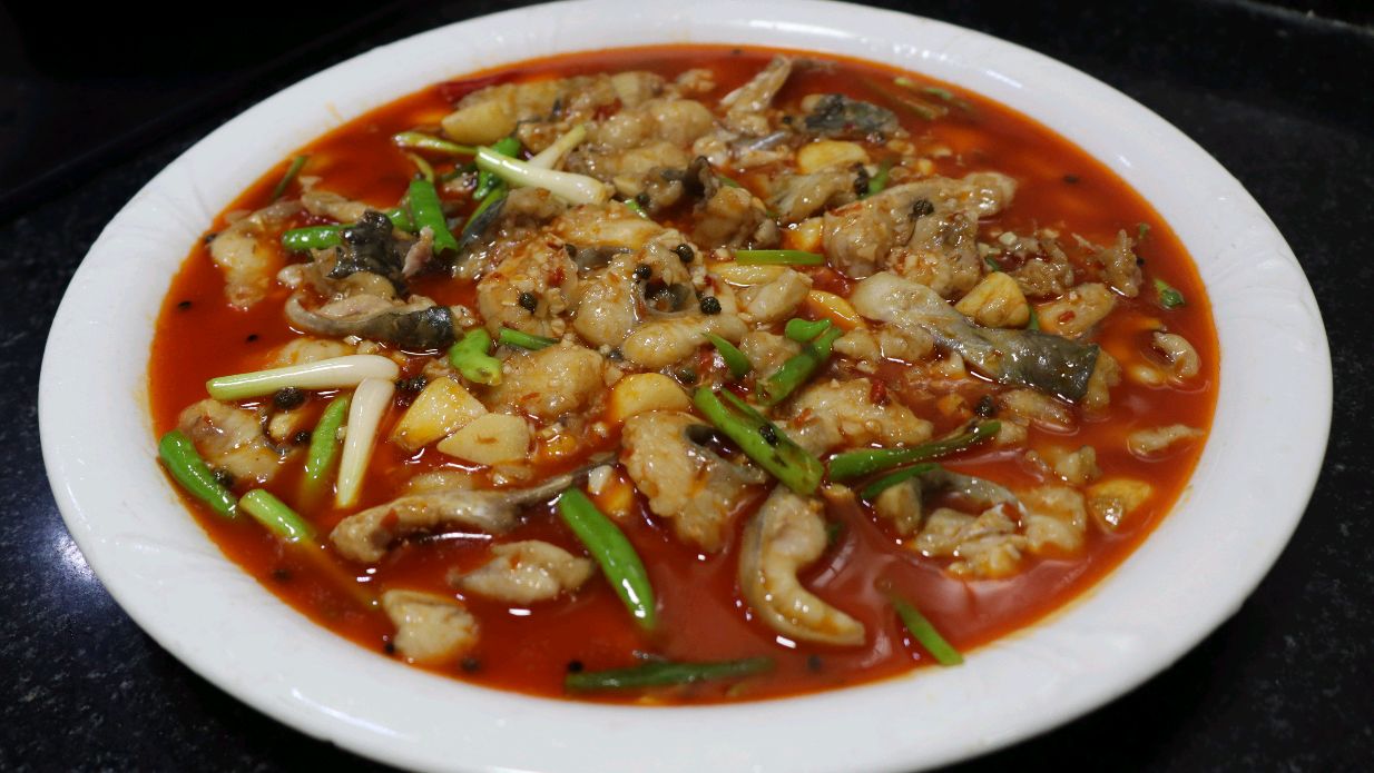 成都新津河鲜“大蒜烧钳鱼”原来是这样做的