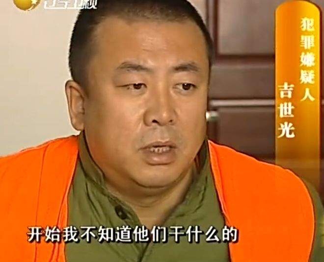 谁能想到《潜伏》中演盛乡的演员,竟在十几年前抢劫警察把他致残