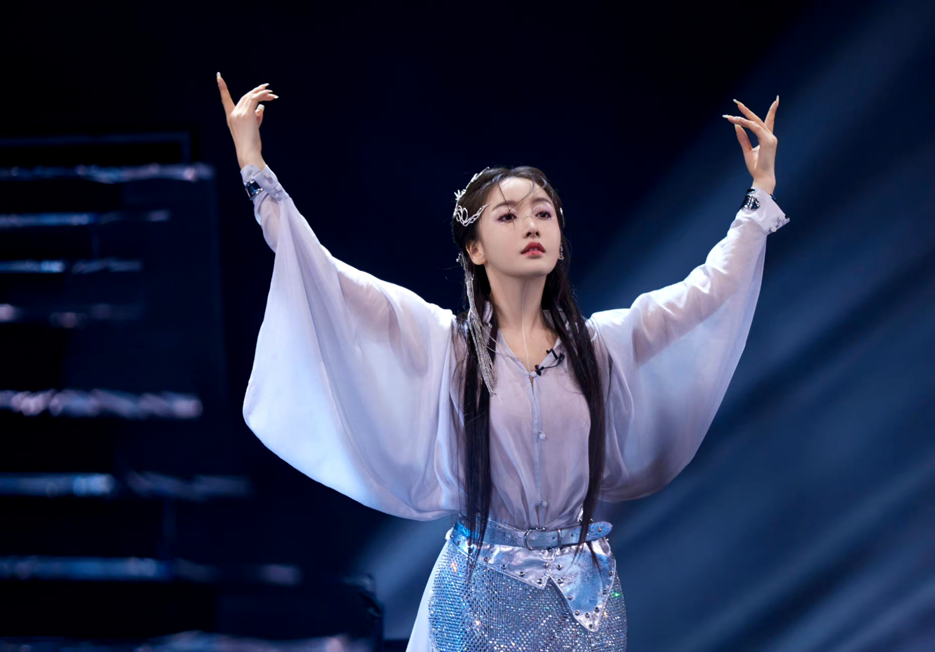 姜贞羽新舞台演嫦娥,好美啊