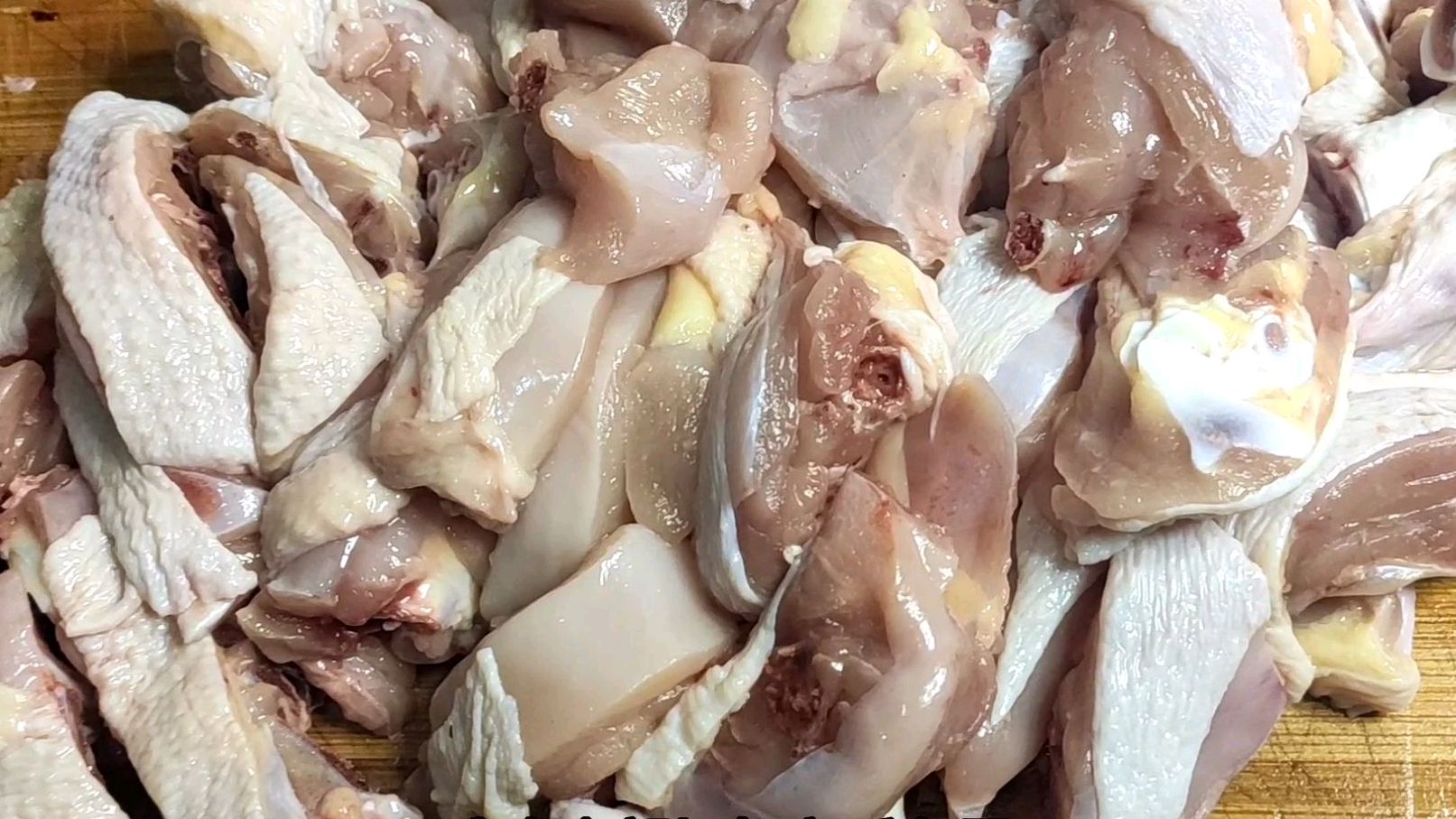 鸡肉最好吃的做法,鸡肉滑嫩入味,汁浓味鲜,出锅三斤不够吃
