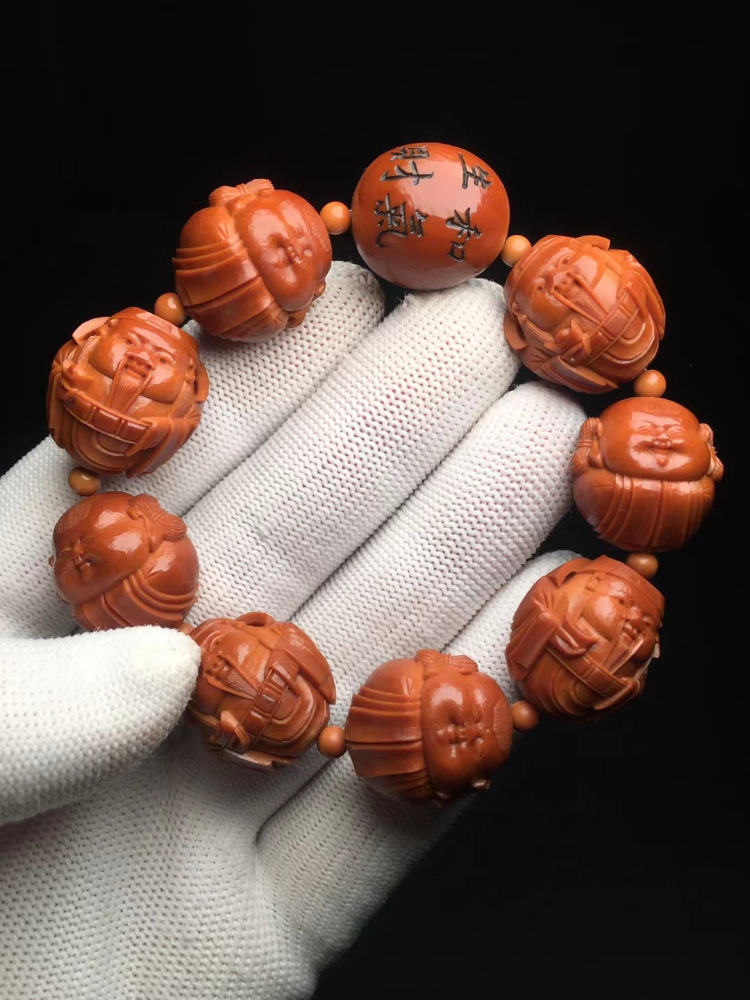 橄榄核雕十大名家排行—须兴根纯刀子老苏工